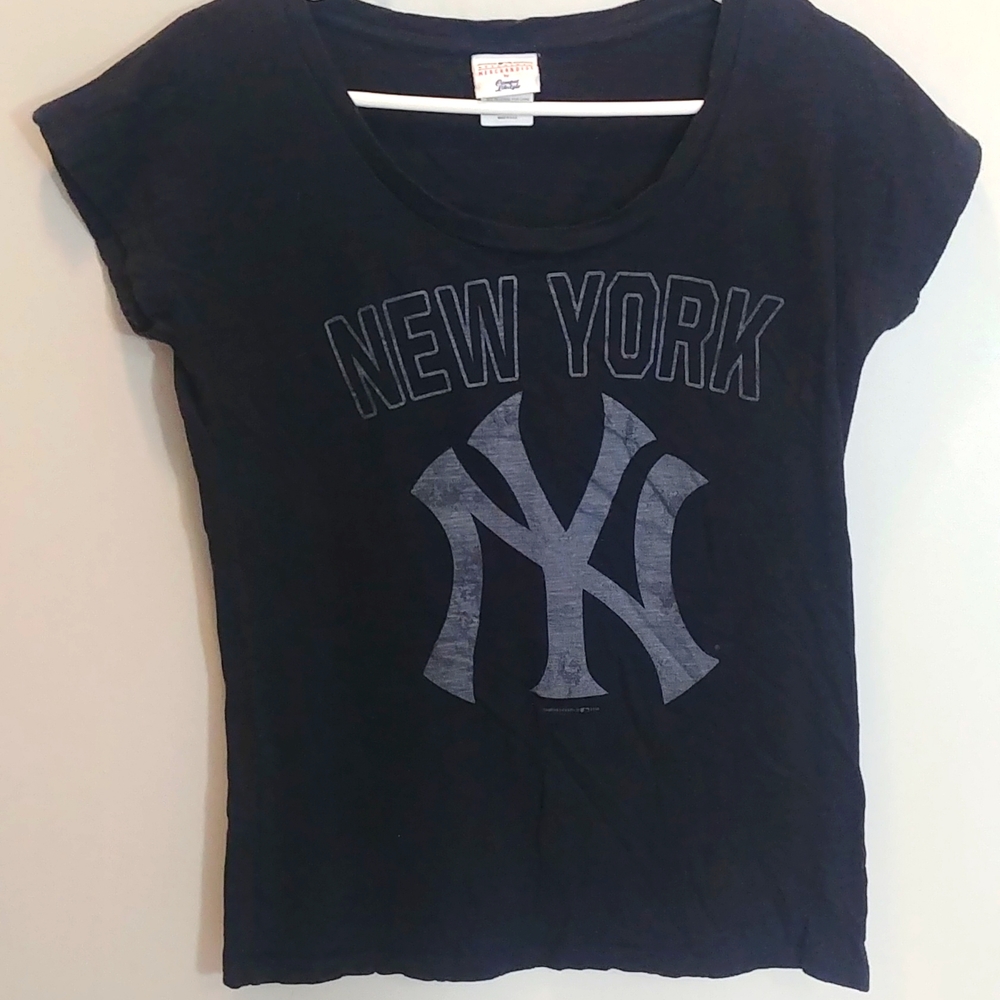 NY Yankees Ladies Short Sleeve Genuine Merchandise Vintage 2015